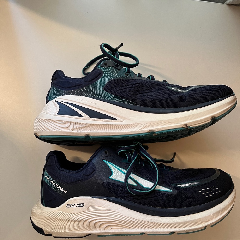 Womens Altra Paradigm 6. Dark Blue. Size 6.5. VGUC
